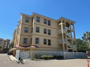 Building Photo - 606 Wells Ct