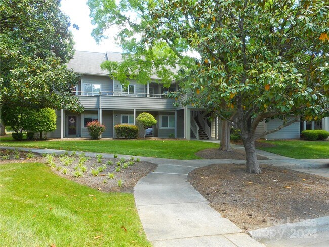 Building Photo - 2521 Stockbridge Dr
