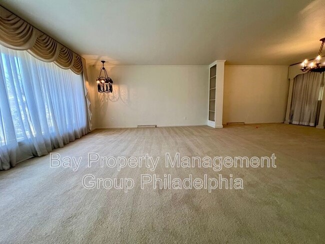 Building Photo - 303 Hedgerow Ln