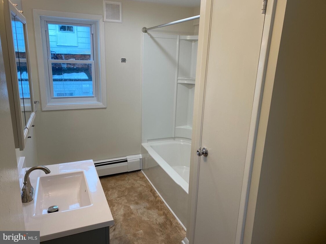 21 W Broad St, Burlington, NJ 08016 Room for Rent in Burlington, NJ