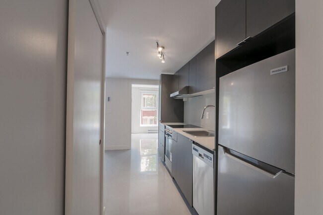 Photo du bâtiment - 4350 Av. de l'Hôtel-de-Ville