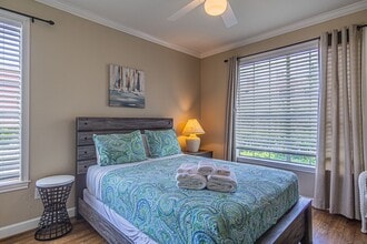 Building Photo - 7000 Seawall Blvd