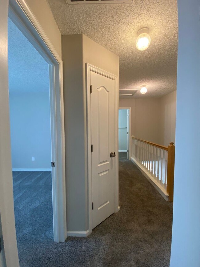 Building Photo - 123 Watson Dr