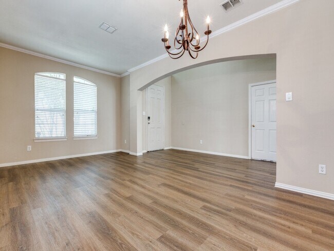 Foto del edificio - 3808 Oakhurst Ln