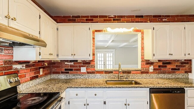 Building Photo - 3216 Englewood Terrace