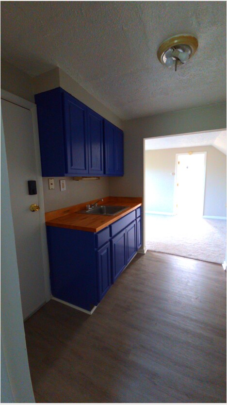 Foto del edificio - Bright 1-Bed Gem in Cincinnati — Updated, Spacious, and a Fantastic Value