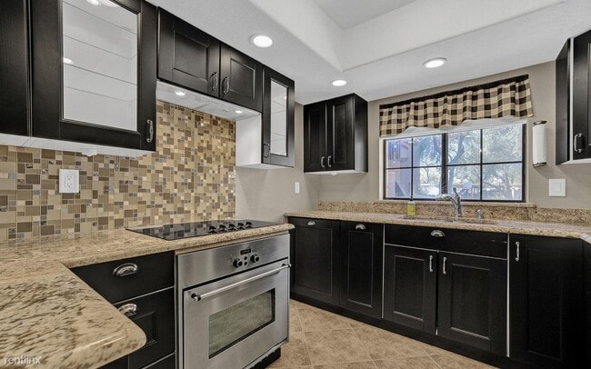 Building Photo - 1 br, 1 bath Townhome - 925 North College ...