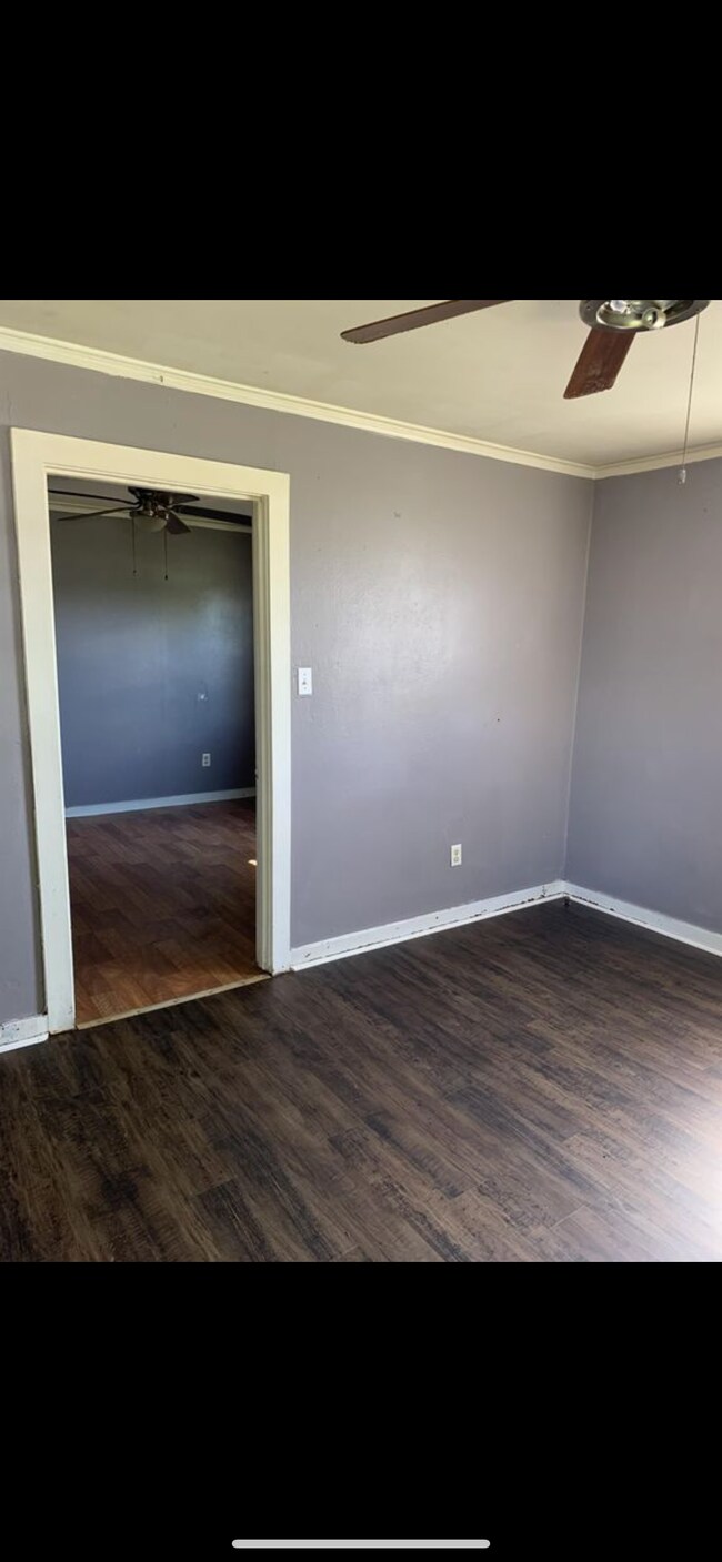 Foto del edificio - 3204 E 4th St