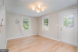 Building Photo - 3729 S Four Mile Run Dr