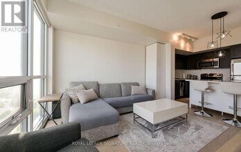 Building Photo - 2212 Lake Shore Blvd W