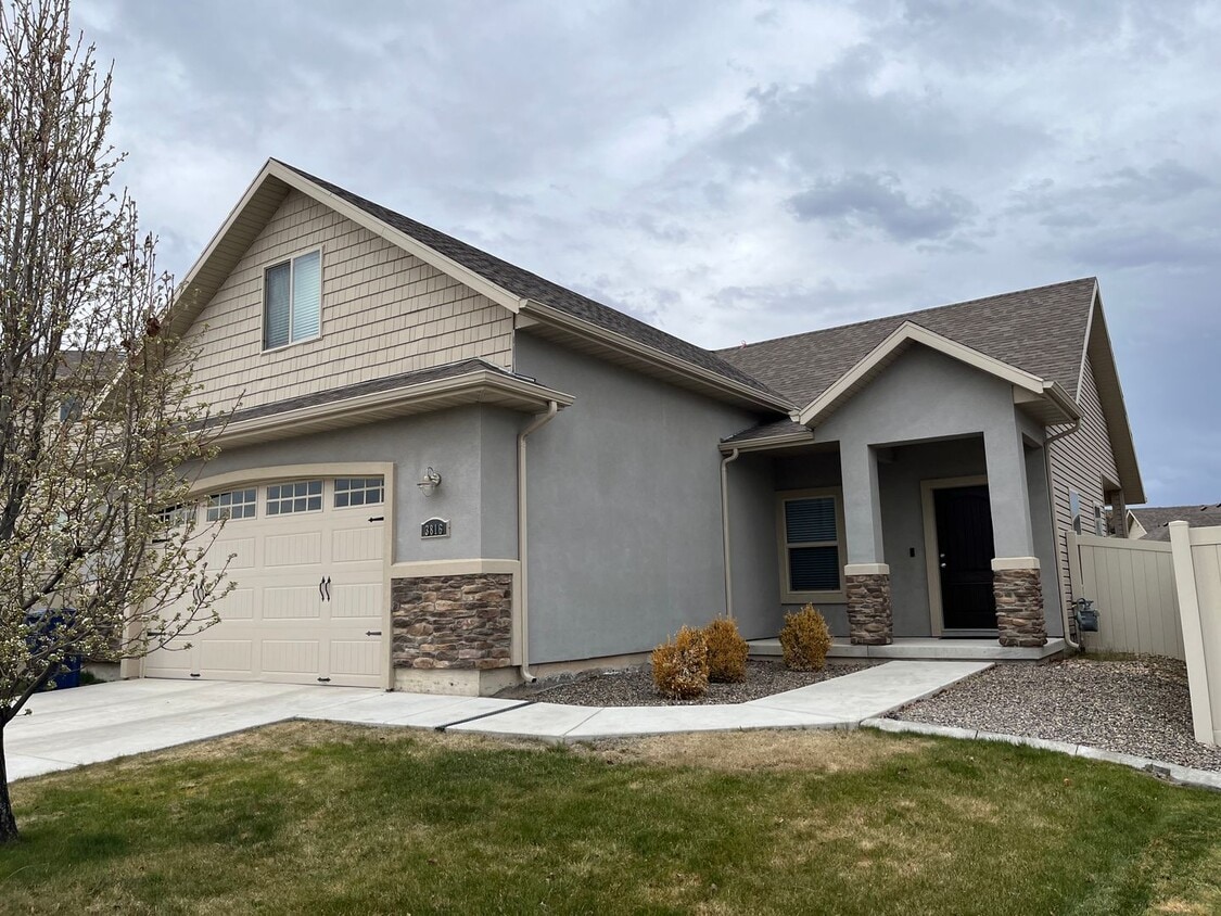 Primary Photo - Executive Home In Elko