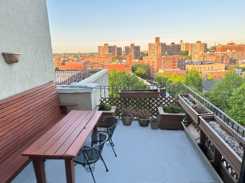 Foto principal - 6210 Woodside Ave