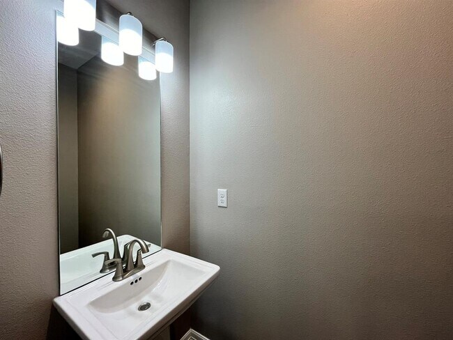 Foto del edificio - 5262 Ella Blvd
