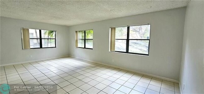 Building Photo - 4161 NW 114th Terrace