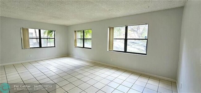 Foto del edificio - 4161 NW 114th Terrace