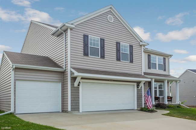 Building Photo - 10120 Canoe Cir