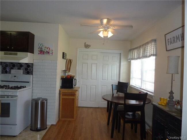 Building Photo - 133 Doxbury Ln