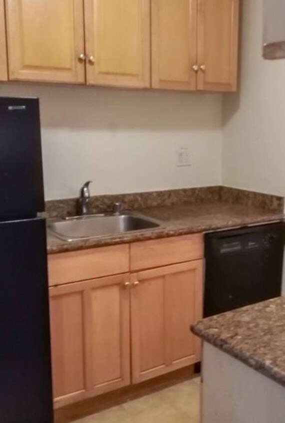 Kitchen - 1400 Creekside Dr