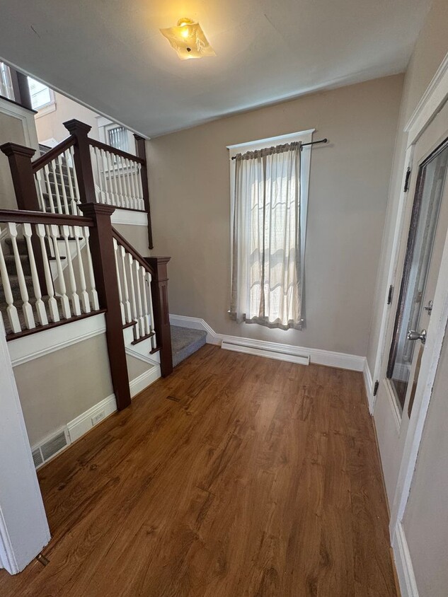 Foto principal - Beautiful 3 Bedroom 1.5 Bathroom Historic ...