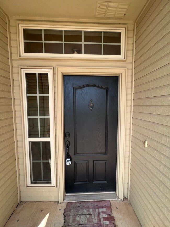 Photo - Beautiful home in Heatherwood addition in Moore!