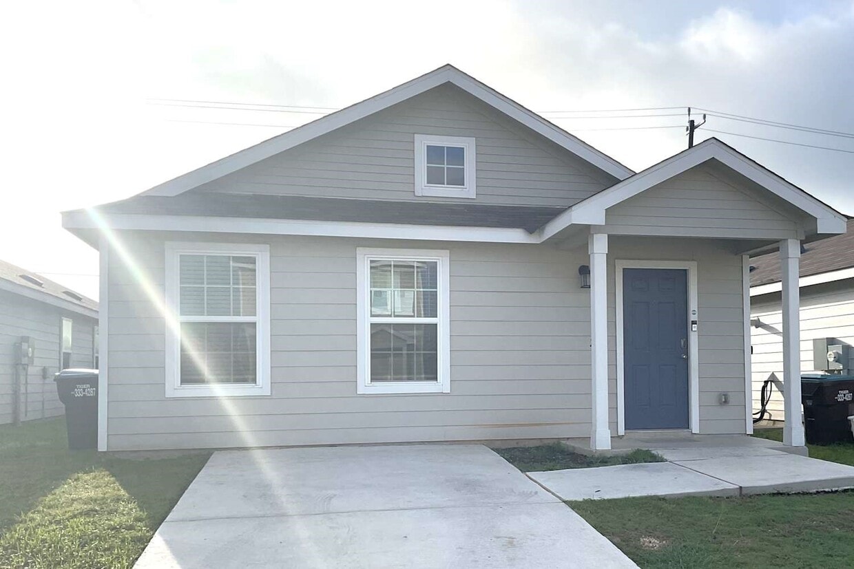 Primary Photo - 7902 Serro Medina