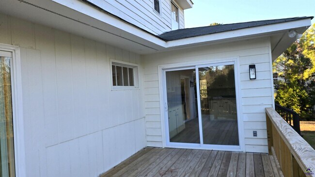 Foto del edificio - 621 Forest Hill Rd