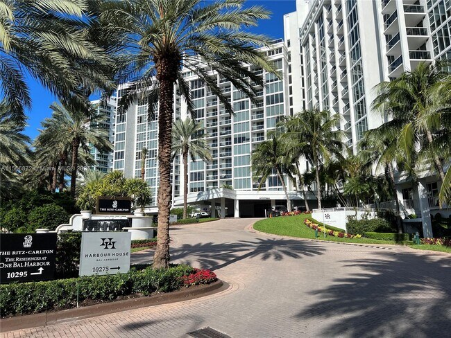 Building Photo - 10275 Collins Ave