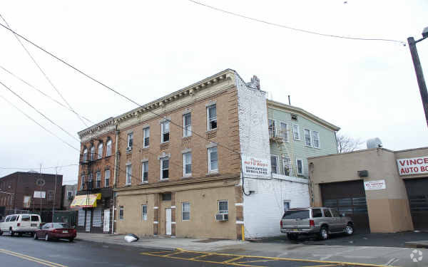 Primary Photo - 111 Columbia Ave