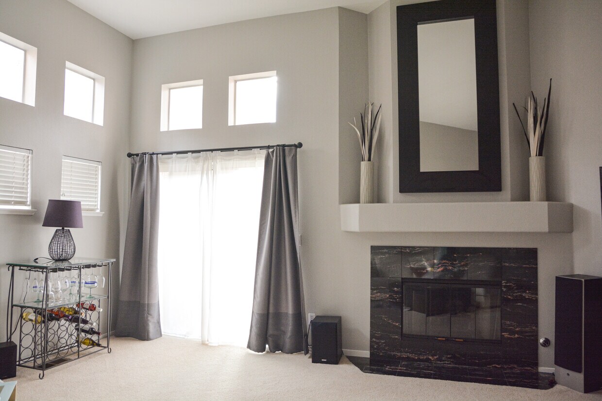 Living room with fireplace - 984 Alpine Terrace