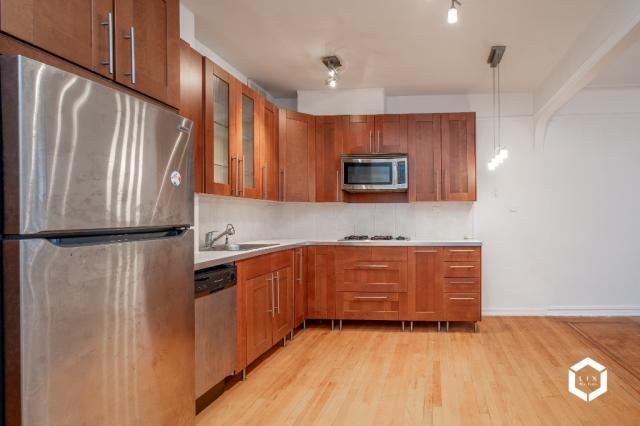 Foto del edificio - 1 bedroom in BROOKLYN NY 11218