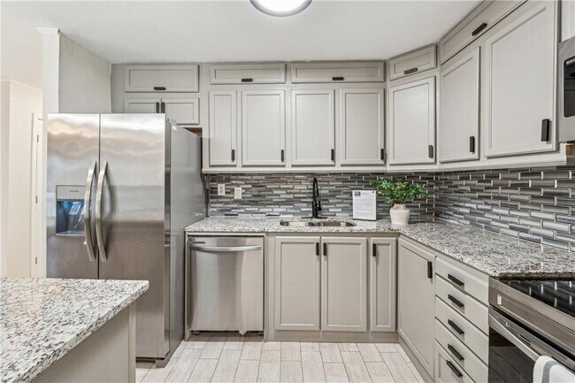 Foto del edificio - 434 McGill Pl NE