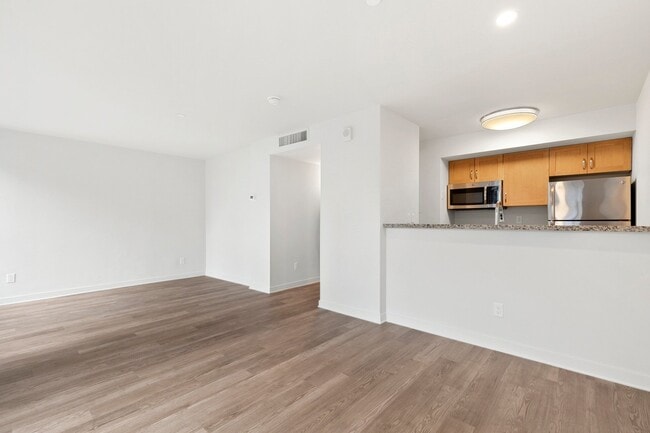 Building Photo - AVIA on Pike Street