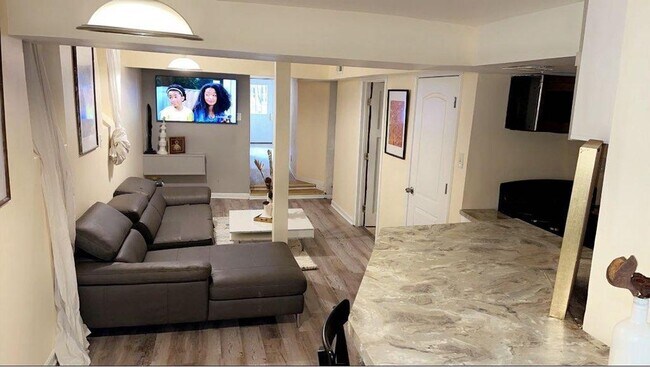 Foto del edificio - 1624 S Throop St