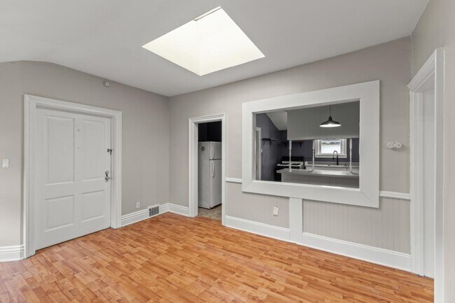 Foto del edificio - 338 W 10th St