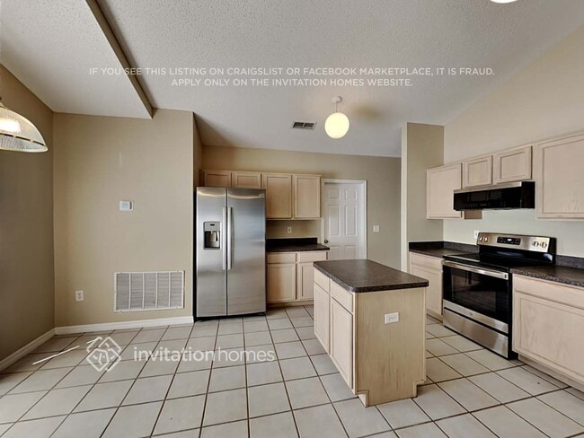 Building Photo - 1402 Whispering Woods Way