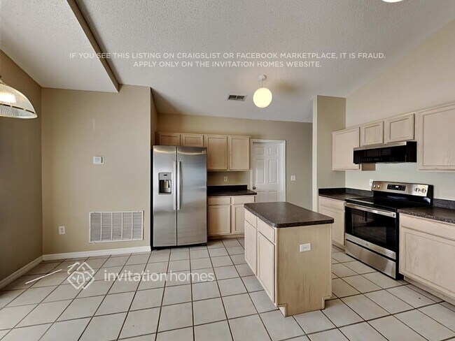 Foto del edificio - 1402 Whispering Woods Way