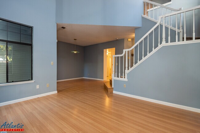 Building Photo - 427 Mountain Laurel Ct