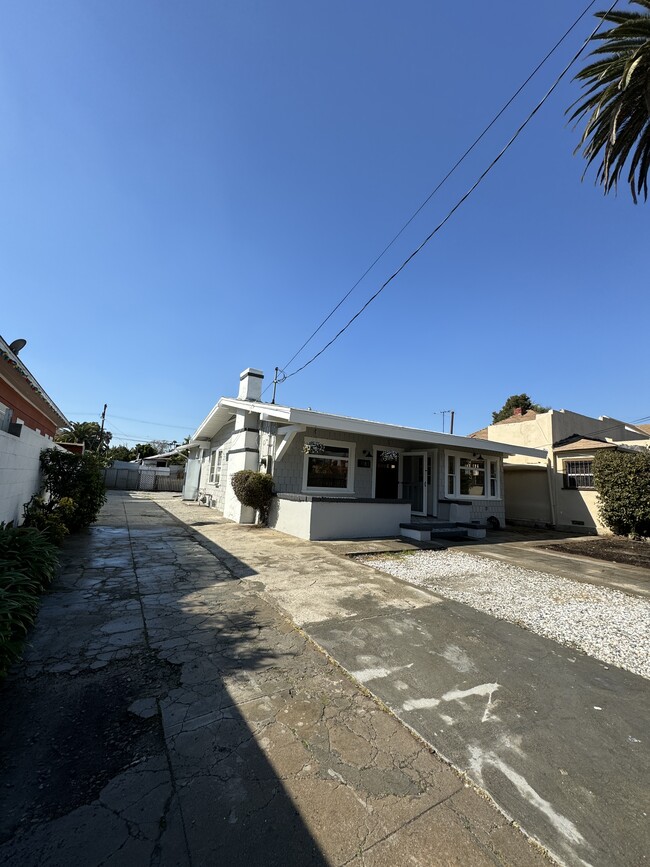 Building Photo - 1183 N Normandie Ave