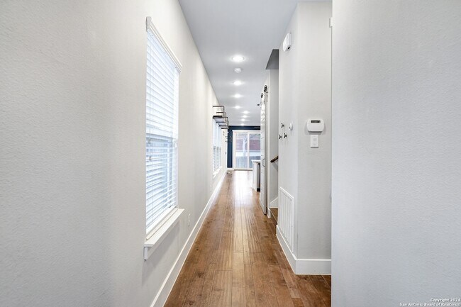 Foto del edificio - 507 Elmhurst Ave