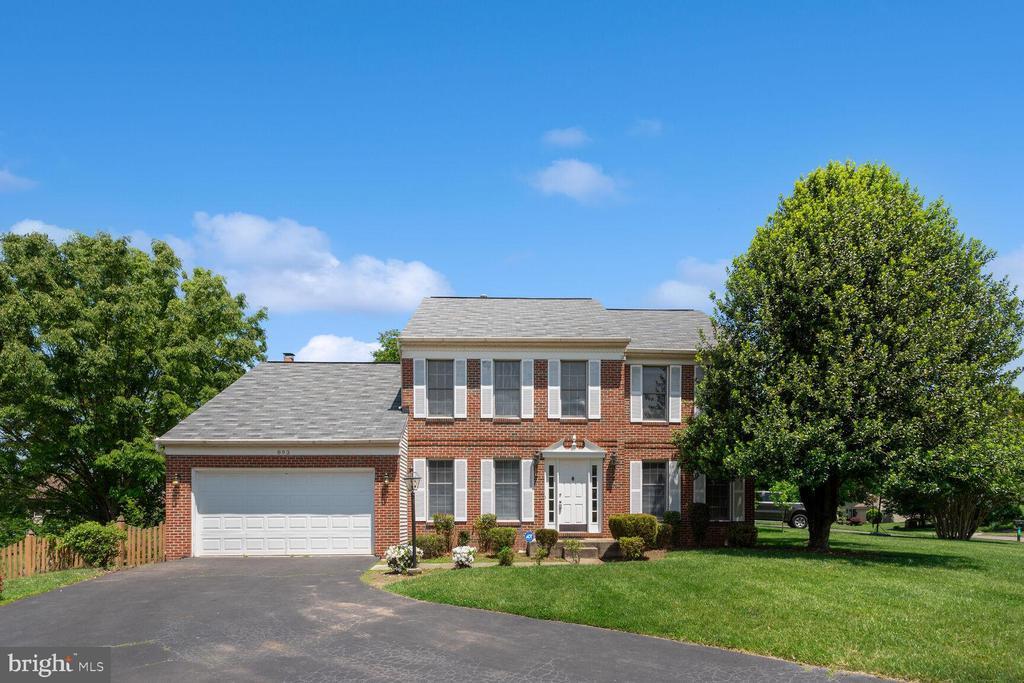 Foto principal - 893 Broad Oaks Dr