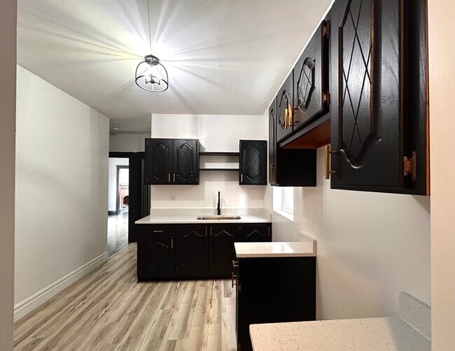 Foto del edificio - 6423 S Maplewood Ave