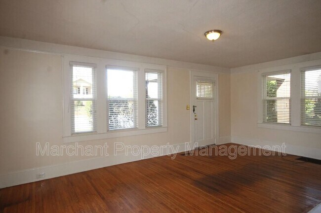 Building Photo - 1326 E Washington St