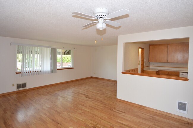 Building Photo - 5 bed 2.5 bath with wrap around deck. ***A...