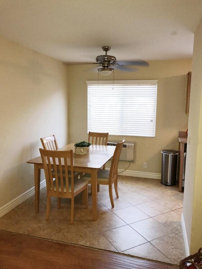 Zona de comedor - 4970 Cherry Ave