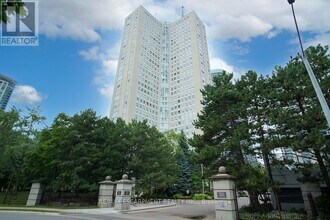 Building Photo - 3650 Kaneff Crescent