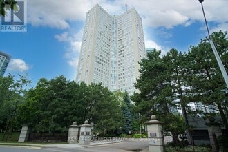 Building Photo - 3650 Kaneff Crescent