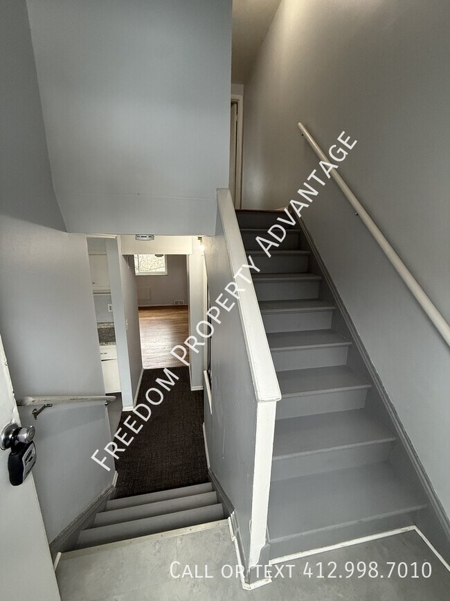 Building Photo - 2415 Park Hill Dr