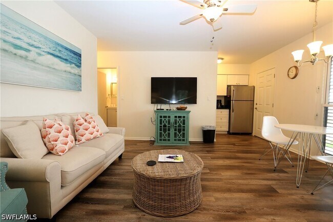 Foto del edificio - 130 N Collier Blvd