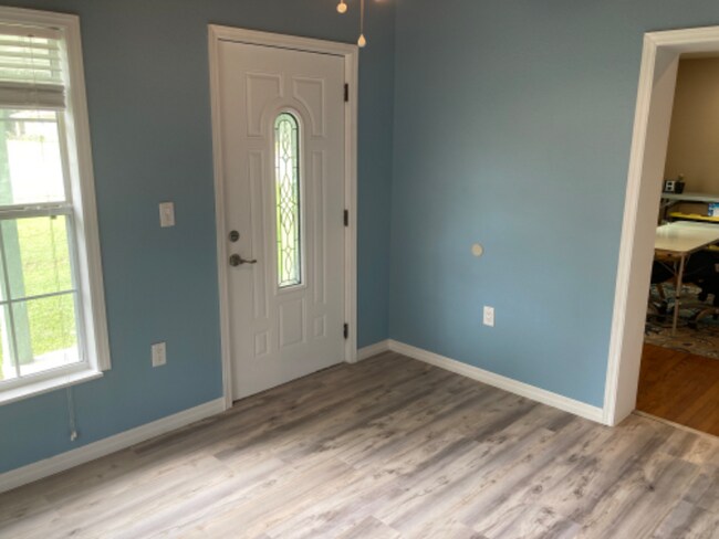 Building Photo - 1233 NE 14th St