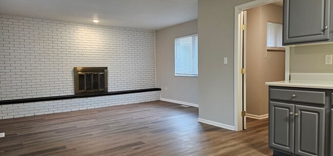 Foto del edificio - 3136-3138 Silver Rock Avenue